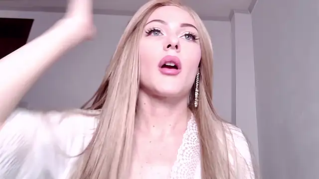 caarlywhitee online show from March 11, 2026, 1:33 am