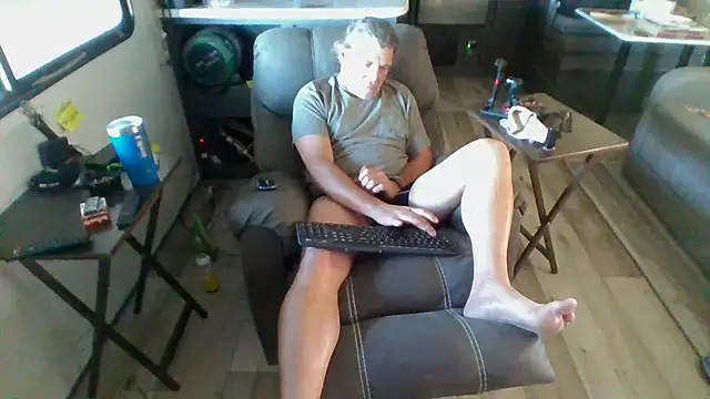 lateniter online show from April 6, 2026, 10:22 pm