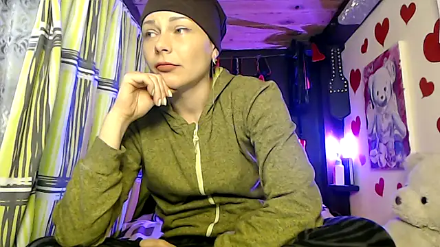 HarleyQuinn 69 online show from March 18, 2025, 7:42 pm