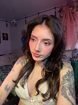 LiliJones  online show from May 19, 2026, 9:54 pm