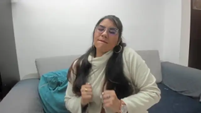 Snapshot of Luna_Dumont chatting on January 8, 2026, 11:12 am Luna Dumont online show from January 8, 2026, 11:12 am