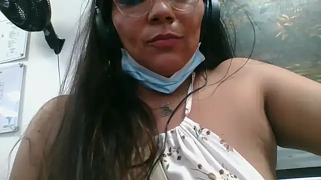 Snapshot of Luna_Dumont chatting on February 10, 2026, 2:21 pm Luna Dumont online show from February 10, 2026, 2:21 pm