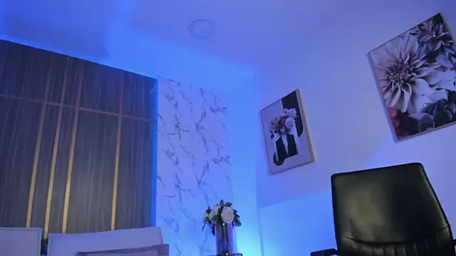 Dollar-girl online show from March 18, 2026, 2:20 pm