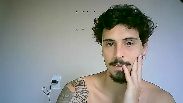 Snapshot of milkoffe chatting on December 7, 2024, 3:52 pm milkoffe online show from December 7, 2024, 3:52 pm