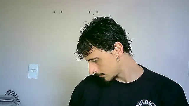 Snapshot of milkoffe chatting on December 13, 2024, 7:43 pm milkoffe online show from December 13, 2024, 7:43 pm