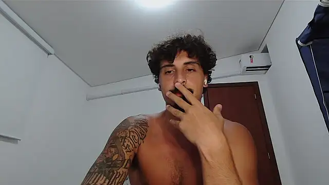 Snapshot of milkoffe chatting on February 7, 2026, 3:32 am milkoffe online show from February 7, 2026, 3:32 am