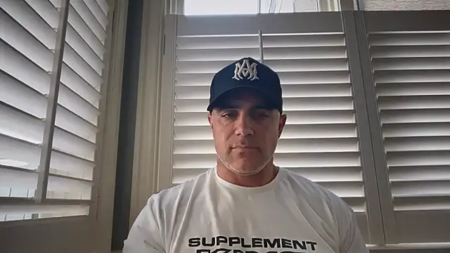 Snapshot of Bad_daddy21 chatting on March 19, 2026, 5:39 pm Bad daddy21 online show from March 19, 2026, 5:39 pm