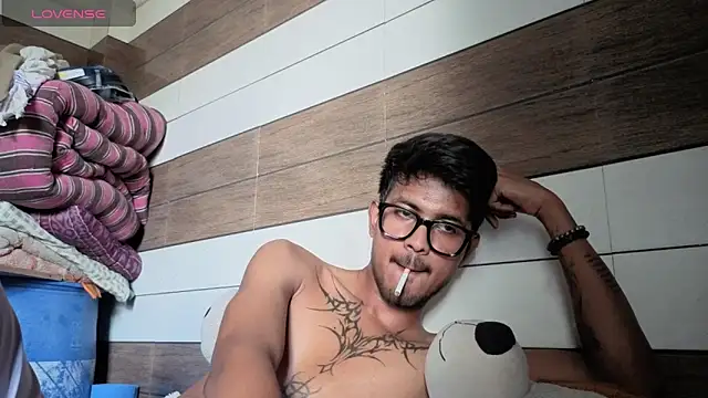 Snapshot of just_fucks chatting on May 19, 2026, 10:10 am just fucks online show from May 19, 2026, 10:10 am