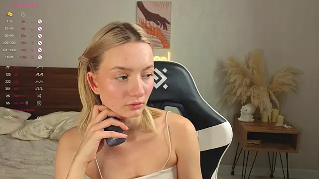 Snapshot of IdaValenti chatting on September 16, 2025, 1:06 am IdaValenti online show from September 16, 2025, 1:06 am