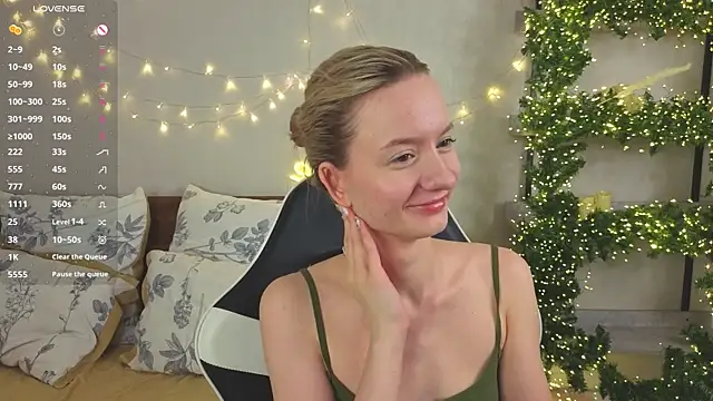 Snapshot of IdaValenti chatting on February 11, 2026, 11:10 pm IdaValenti online show from February 11, 2026, 11:10 pm