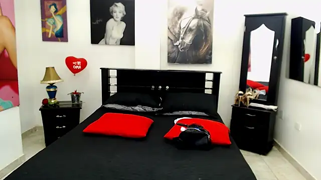 Snapshot of VeronicaReynolds chatting on January 13, 2025, 12:02 pm VeronicaReynolds online show from January 13, 2025, 12:02 pm