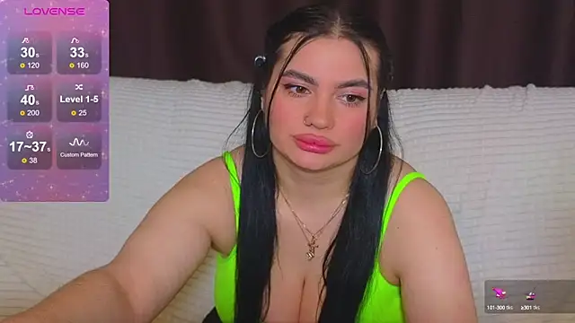 Snapshot of Nikki_Kardashian chatting on January 30, 2025, 1:22 am Nikki Kardashian online show from January 30, 2025, 1:22 am