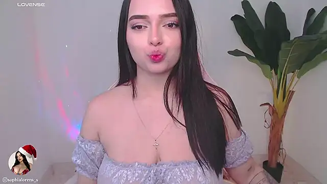 Snapshot of sophialorens_s chatting on December 17, 2024, 9:05 pm sophialorens s online show from December 17, 2024, 9:05 pm
