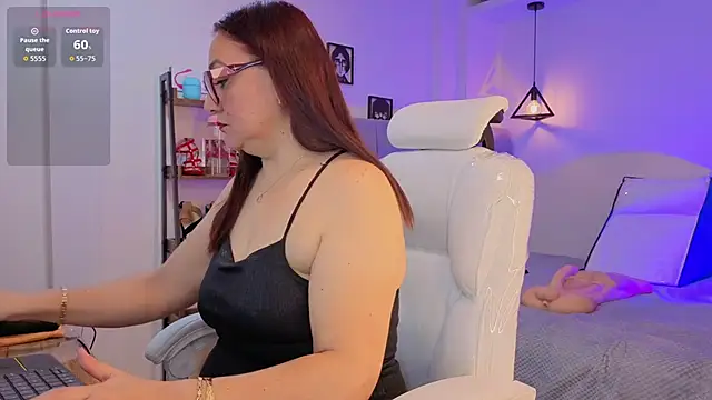 lady nylon  online show from February 26, 2026, 11:42 am