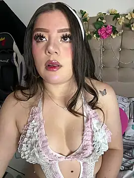 Jullieetta online show from July 14, 2026, 12:33 pm