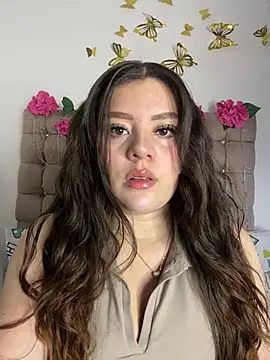Jullieetta online show from August 7, 2026, 7:38 pm