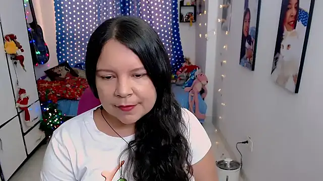 claryssa  online show from December 16, 2025, 8:14 pm