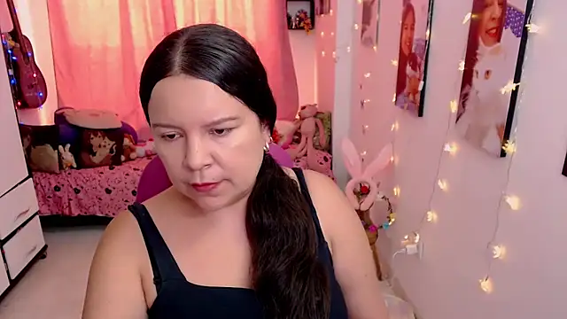 claryssa  online show from April 9, 2026, 6:46 pm