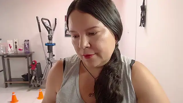 Snapshot of claryssa_ chatting on May 13, 2026, 8:38 pm claryssa online show from May 13, 2026, 8:38 pm
