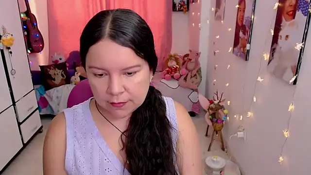 Snapshot of claryssa_ chatting on May 17, 2026, 9:00 pm claryssa online show from May 17, 2026, 9:00 pm