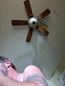 Snapshot of Hugebwc102 chatting on October 5, 2025, 6:45 am Hugebwc102 online show from October 5, 2025, 6:45 am