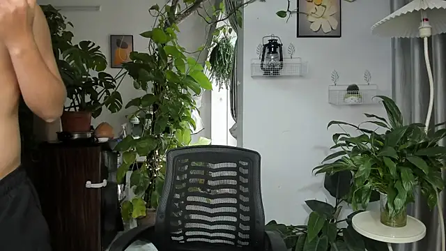 Snapshot of Oliver_Nl chatting on November 22, 2025, 4:22 am Oliver Nl online show from November 22, 2025, 4:22 am