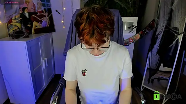 Snapshot of Melissa_Wells chatting on October 28, 2025, 8:33 pm Melissa Wells online show from October 28, 2025, 8:33 pm