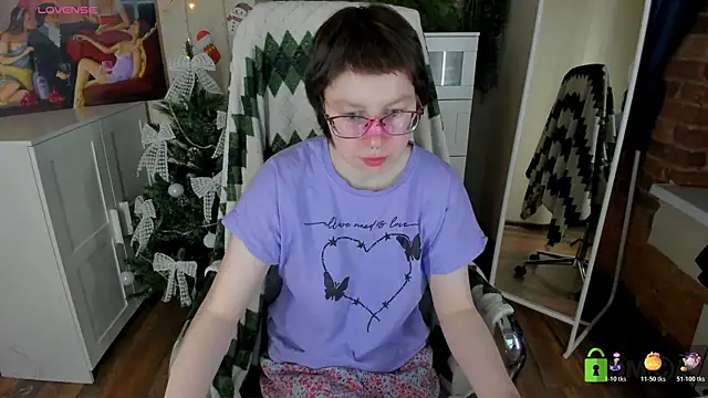 Snapshot of Melissa_Wells chatting on December 18, 2025, 8:37 pm Melissa Wells online show from December 18, 2025, 8:37 pm