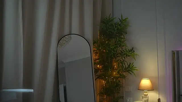 Snapshot of Miriam_fox chatting on July 14, 2026, 9:36 am Miriam fox online show from July 14, 2026, 9:36 am