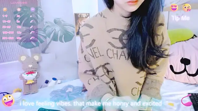 Snapshot of Ly__ chatting on February 7, 2026, 4:49 am Ly online show from February 7, 2026, 4:49 am