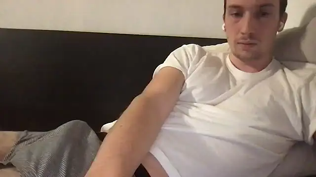 Snapshot of hungandfun05 chatting on February 6, 2025, 5:19 pm hungandfun05 online show from February 6, 2025, 5:19 pm