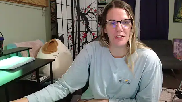 Sarahtineke online show from November 10, 2025, 1:15 am