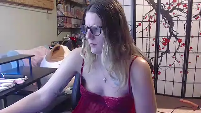 Sarahtineke online show from March 15, 2026, 12:49 am