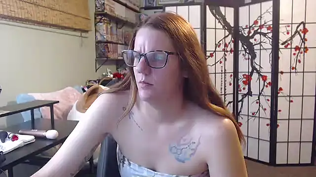 Snapshot of Sarahtineke chatting on July 24, 2026, 12:52 am Sarahtineke online show from July 24, 2026, 12:52 am