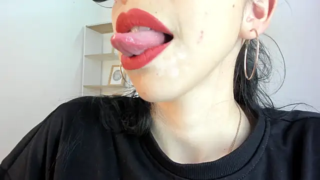 Snapshot of Katty_mouth chatting on October 8, 2025, 8:39 pm Katty mouth online show from October 8, 2025, 8:39 pm