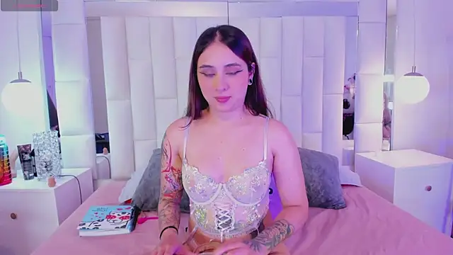 Snapshot of Luciana_66 chatting on February 1, 2025, 1:23 am Luciana 66 online show from February 1, 2025, 1:23 am