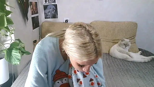 Snapshot of -GoldenGirl- chatting on October 22, 2025, 11:10 am -GoldenGirl- online show from October 22, 2025, 11:10 am