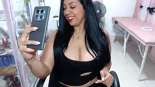 Snapshot of titsbiglovers chatting on June 9, 2026, 11:27 pm titsbiglovers online show from June 9, 2026, 11:27 pm