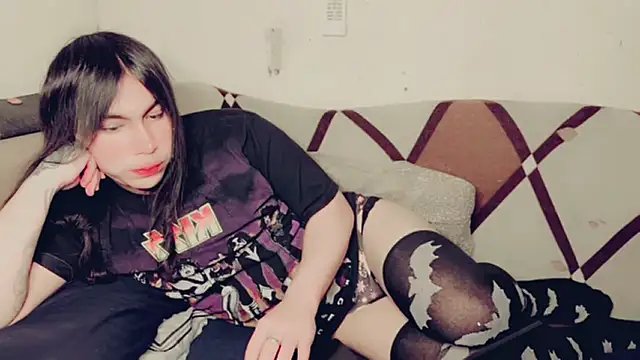 Snapshot of evelyntvsexy chatting on June 18, 2026, 6:57 am evelyntvsexy online show from June 18, 2026, 6:57 am