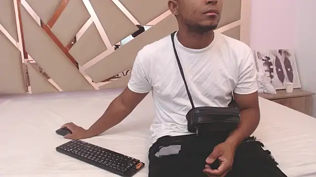 Snapshot of you_and_i9 chatting on October 31, 2025, 12:28 pm you and i9 online show from October 31, 2025, 12:28 pm