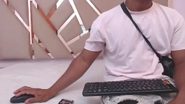 Snapshot of you_and_i9 chatting on November 5, 2025, 7:25 pm you and i9 online show from November 5, 2025, 7:25 pm