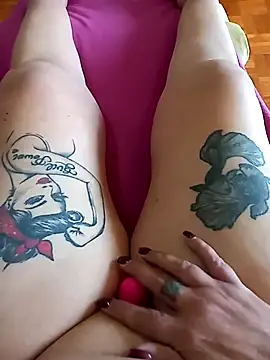 Snapshot of Hotsereia chatting on October 19, 2025, 1:12 pm Hotsereia online show from October 19, 2025, 1:12 pm