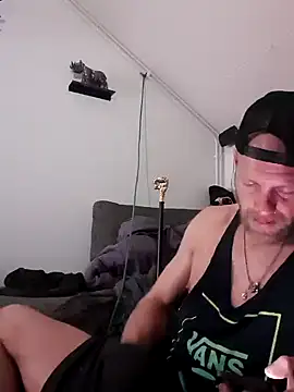 Snapshot of eltoulou chatting on January 10, 2025, 12:49 am eltoulou online show from January 10, 2025, 12:49 am