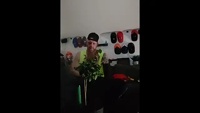 Snapshot of eltoulou chatting on January 12, 2025, 6:05 pm eltoulou online show from January 12, 2025, 6:05 pm