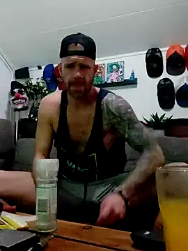 Snapshot of eltoulou chatting on January 17, 2025, 8:11 pm eltoulou online show from January 17, 2025, 8:11 pm