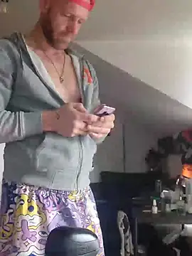 Snapshot of eltoulou chatting on January 19, 2025, 11:34 am eltoulou online show from January 19, 2025, 11:34 am