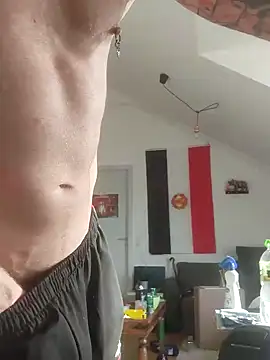 Snapshot of eltoulou chatting on February 1, 2025, 9:43 am eltoulou online show from February 1, 2025, 9:43 am