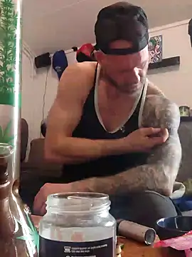 Snapshot of eltoulou chatting on February 7, 2025, 1:43 pm eltoulou online show from February 7, 2025, 1:43 pm