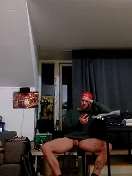 Snapshot of eltoulou chatting on February 17, 2025, 8:15 pm eltoulou online show from February 17, 2025, 8:15 pm