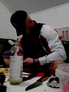 Snapshot of eltoulou chatting on March 17, 2025, 10:49 pm eltoulou online show from March 17, 2025, 10:49 pm